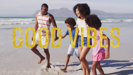 animación de buenas vibraciones texto sobre sonriente familia afroamericana caminando en la playa