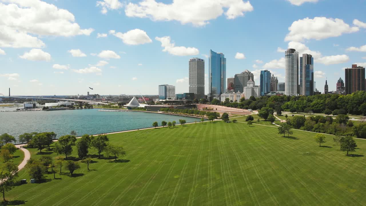 밀워키 스카이라인 및 미술관