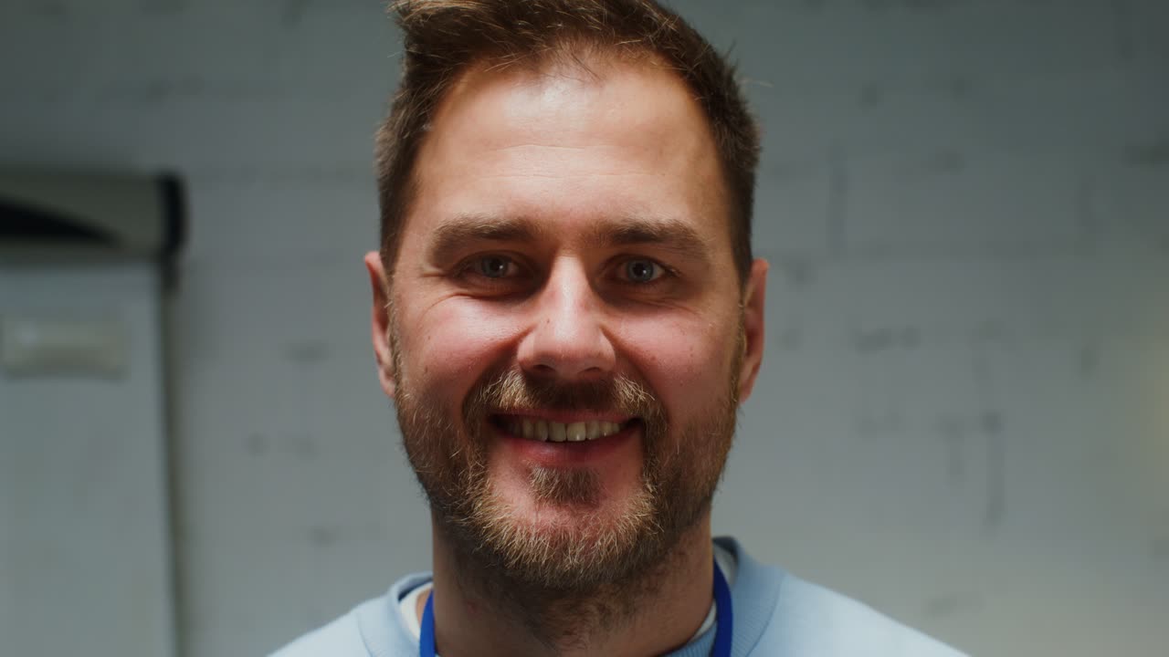 Retrato de un hombre sonriente