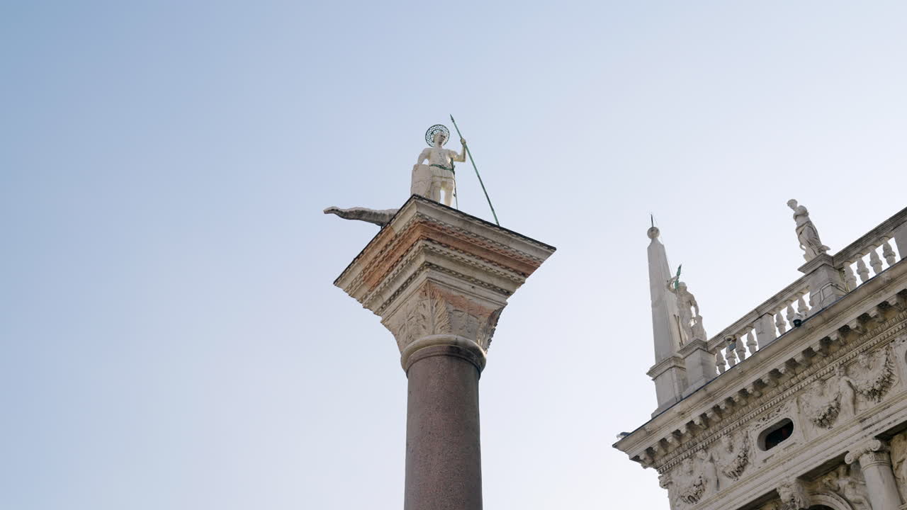 columnas de san marco y san teodoro en piazza san marco, venecia, italia
