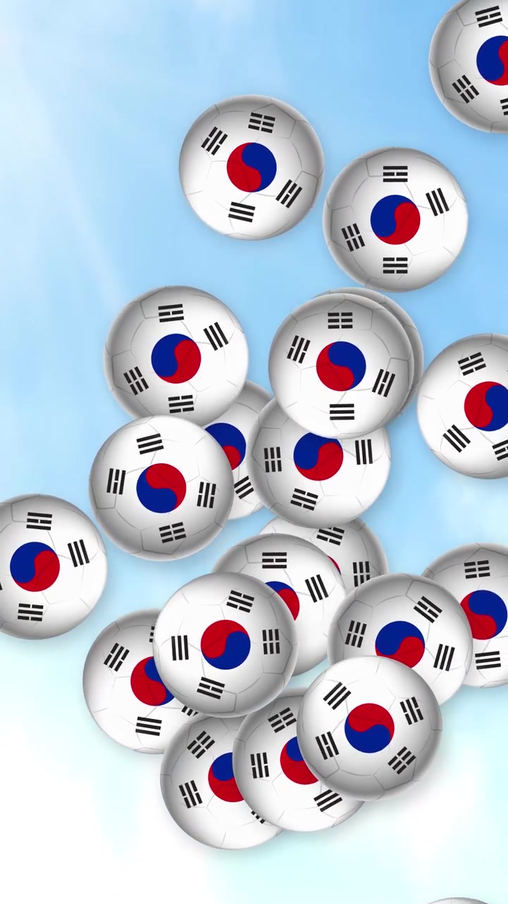 Fodbolde med sydkoreansk flag falder gennem en klar blå himmel med bløde hvide skyer.