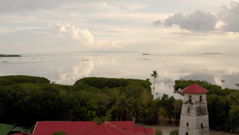 Toma-Aérea-Revela-La-Hermosa-Bahía-De-Panglao-Durante-La-Puesta-De-Sol