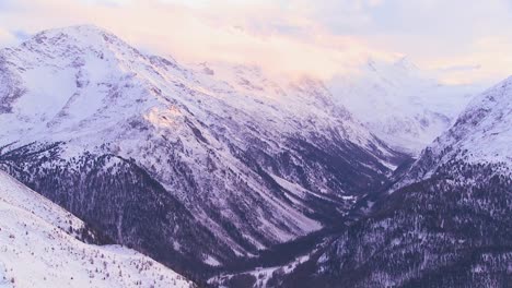 Wunderschönes-Panorama-Der-Schweizer-Alpen-1