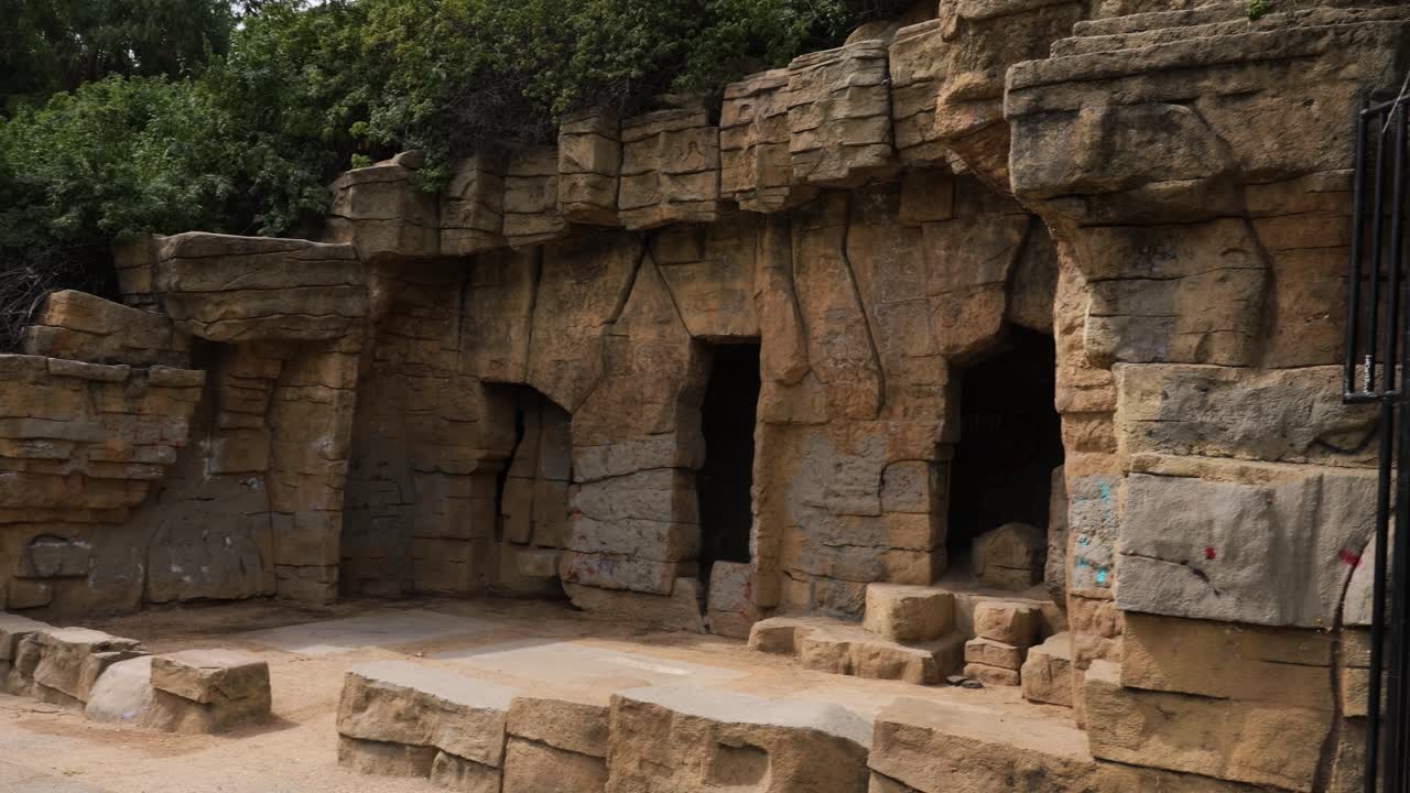 Recinti per animali del vecchio Zoo di Los Angeles.