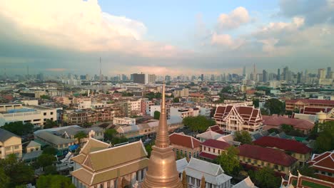 Formación-De-Nubes-Dramáticas-Sobre-La-Capital-De-Tailandia