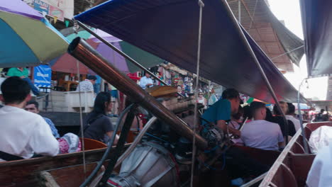 floating market boat tour in thailand