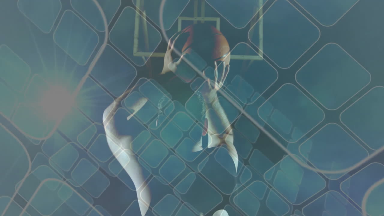 Giocatore che si prepara a tirare a basket, con sovrapposizione di animazione a motivo geometrico.