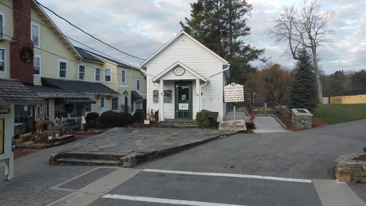 pequeña capilla en el centro de blowing rock carolina del norte
