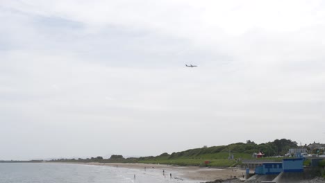 Flugankünfte-Am-Portmarnock-Velvet-Strand-Beach-In-Dublin,-Irland