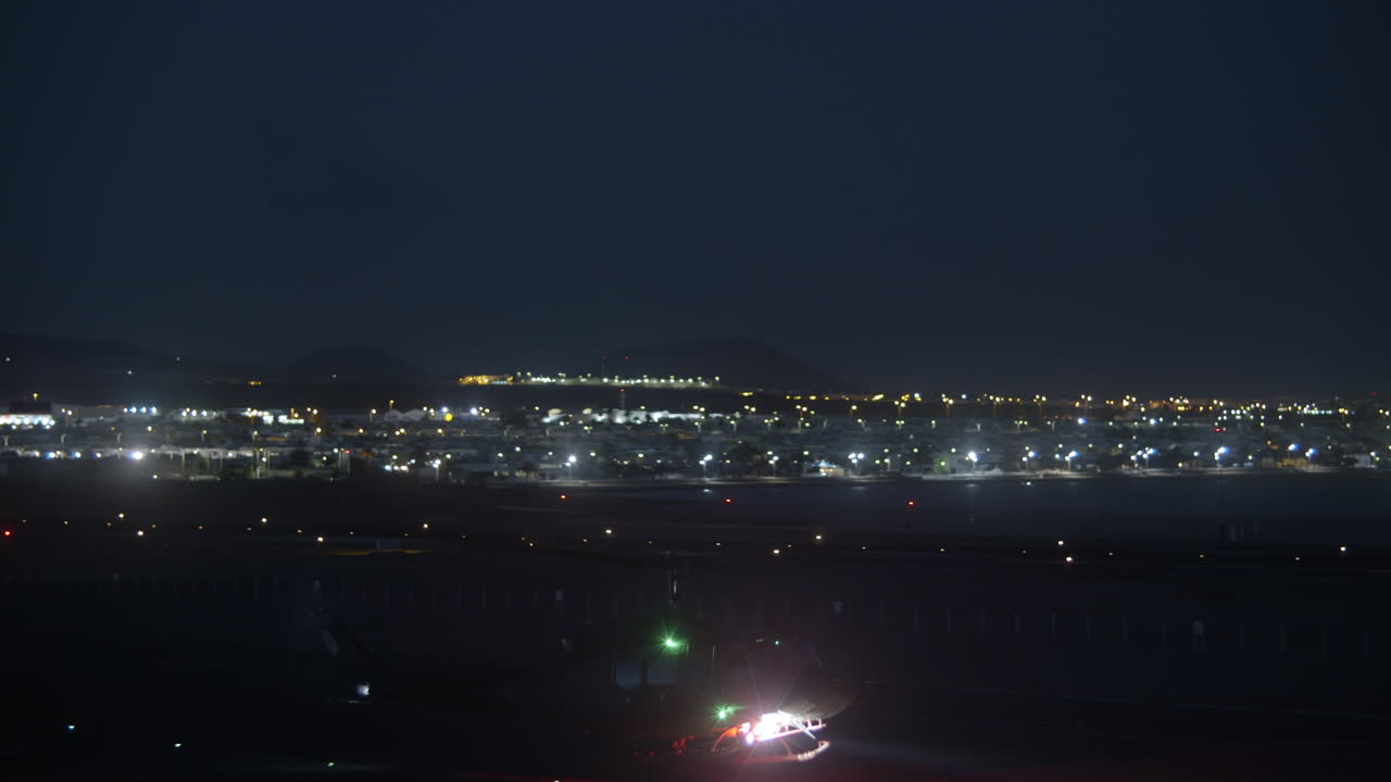 llegada nocturna del helicóptero