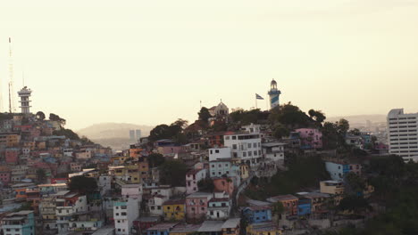 Magische-Stunde-Cerro-Santa-Ana-In-Der-Stadt-Guayaquil,-Ecuador