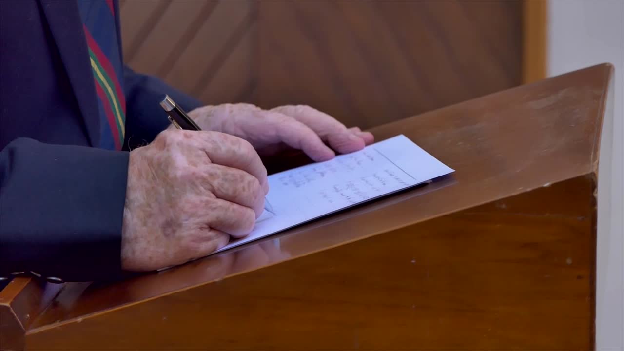 firma de libro conmemorativo en un funeral