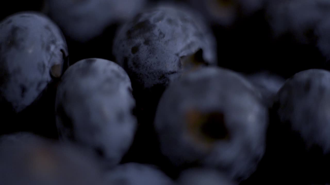 красивый макроснимок свежей спелой черники