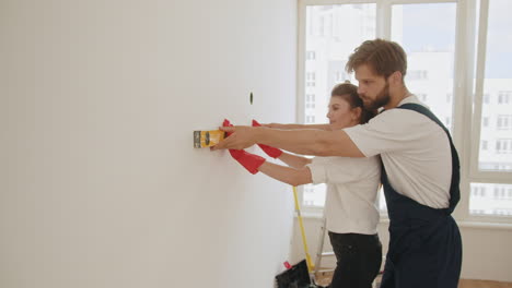 couple working on home improvement project