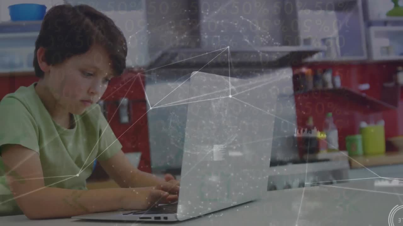 animación del globo de la red de conexiones sobre un niño caucásico usando una computadora portátil en la escuela.