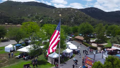 Nahaufnahmeantenne-Von-Uns-Schwenkt-Die-Amerikanische-Flagge