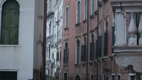 Schieberegleraufnahme-Des-Profils-Alter-Venezianischer-Gebäude