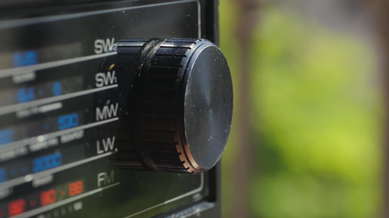 Old Retro AM FM Radio with tubes, Hand Changing stations , bulb vintage music player.
