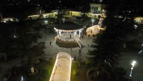 Toma-Cinematográfica-Del-Centro-De-La-Ciudad-De-Tuxpan,-Jalisco,-México