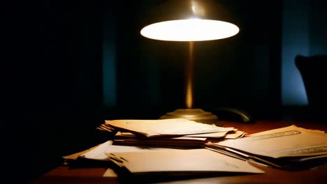 estudio nocturno con archivos
