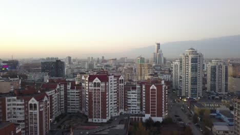 vista aérea del paisaje urbano al amanecer o al anochecer