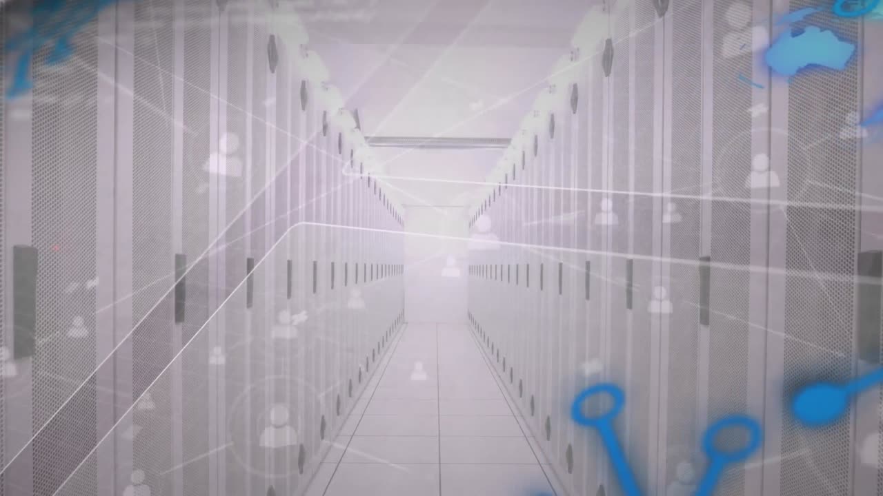 animación de la interfaz con el procesamiento de datos y la red de iconos de perfil contra la sala de servidores