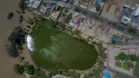 Huacachina-Wüstenoase-Aus-Einer-Luftaufnahme-Von-Oben-Nach-Unten-Mit-Blick-Auf-Den-See-Von-Oben