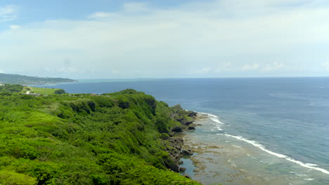 Vista-De-Lapso-De-Tiempo-De-La-Playa-Del-Parque-Conmemorativo-De-Okinawa-Desde-El-Observatorio-Timelapse-Japón