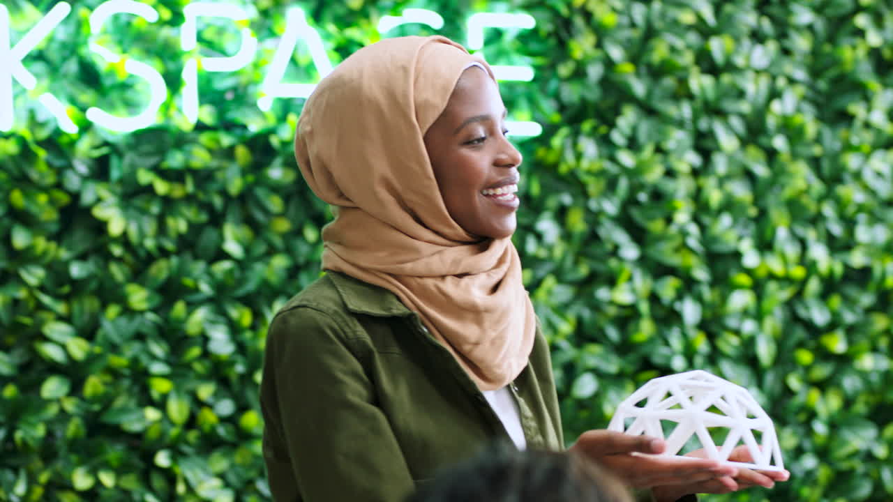 arquitectura, diseño y modelo con una mujer negra