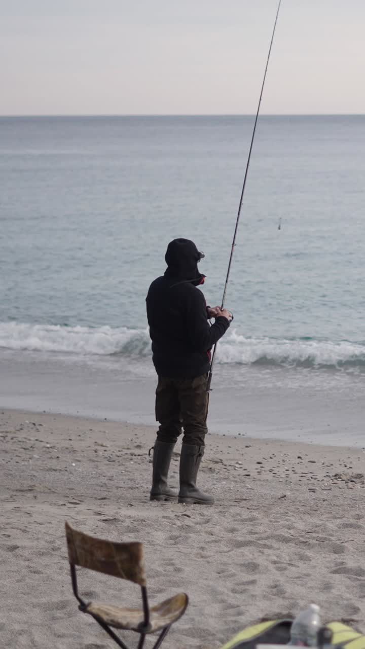 Pescatore sulla spiaggia