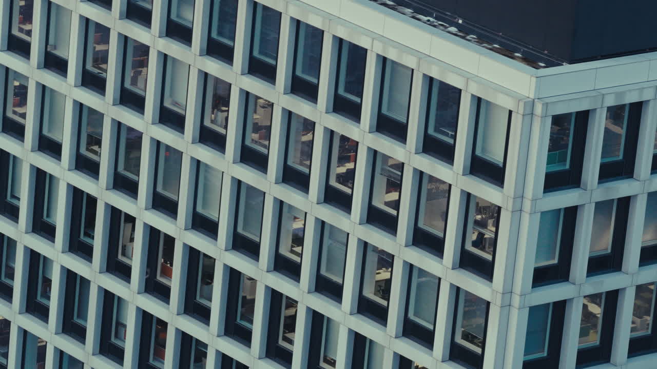 현대적인 사무실 건물 정면