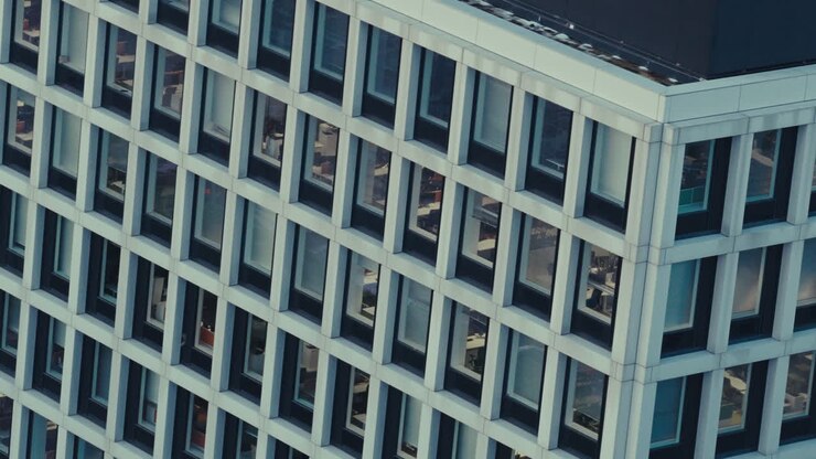 Facciata di un moderno edificio per uffici