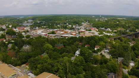 Aerial-view-flying-over-the-scenic-small-town-of-Parry-Sound,-Ontario,-a-popular-summer-cottage-destination