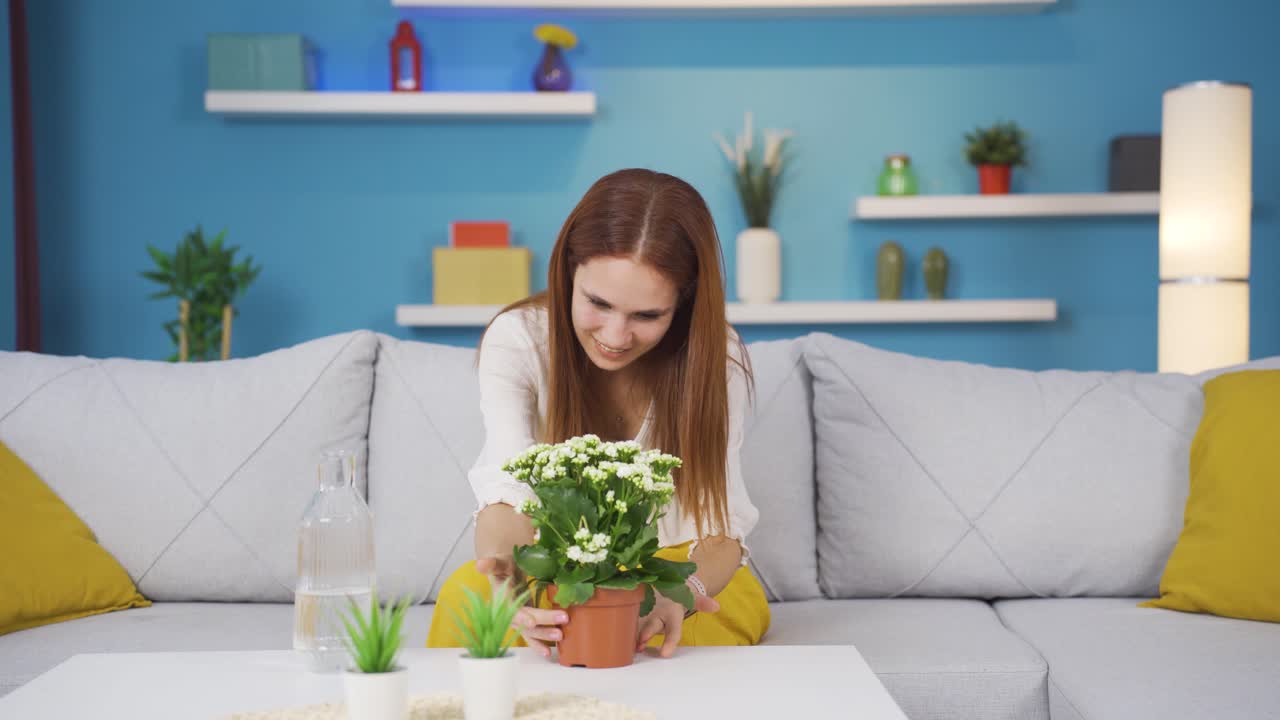 꽃을 사랑하는 젊은 여성.