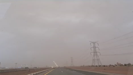 Tormenta-Del-Desierto-En-Un-Viaje-Por-Carretera