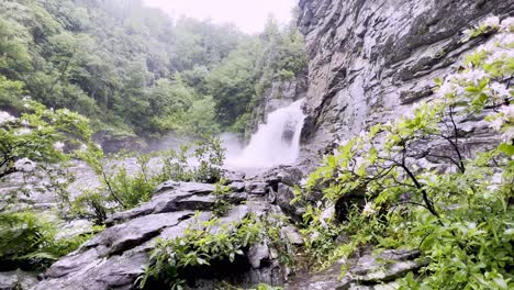 Linville-Falls-Wasserfall-In-Der-Nähe-Von-Boone-Und-Blowing-Rock,-North-Carolina