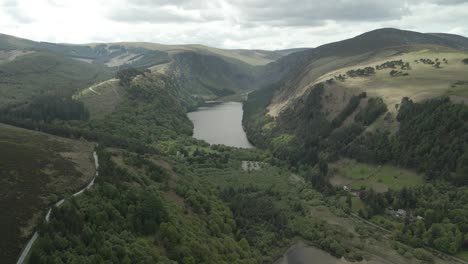 Lago-Glendalough-Condado-De-Wicklow-Irlanda-Drone-Aéreo