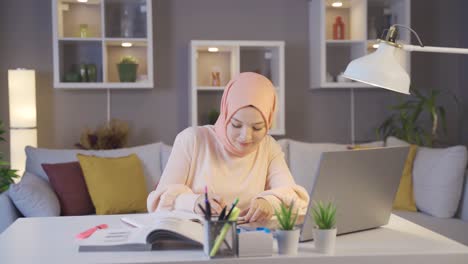 Distance-Learning.-Muslim-female-student.