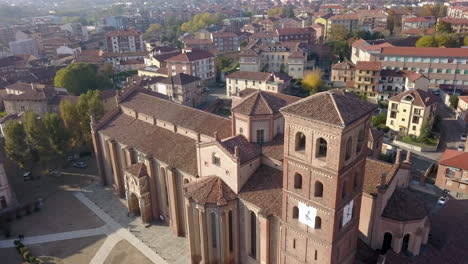 vista aérea de los monumentos de la catedral de santa maria assunta y san gottardo