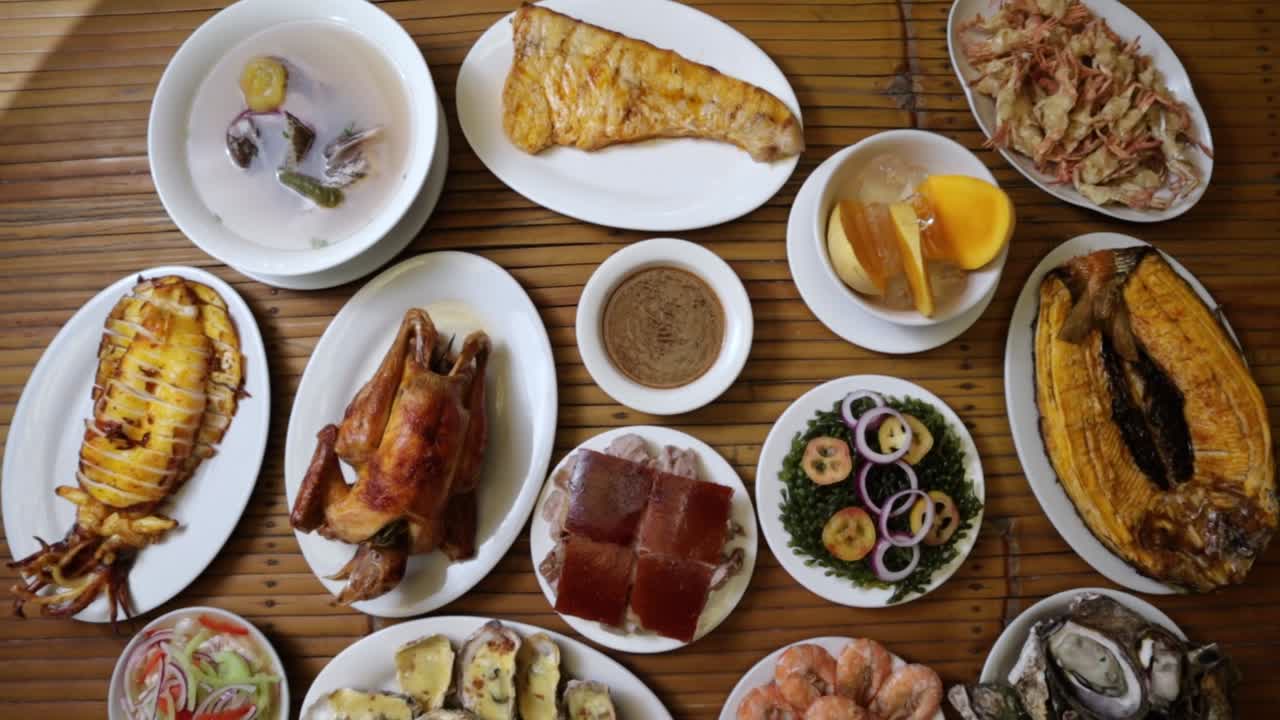 フィリピン料理、ダインバングス、フライドビサヤチキンなど。