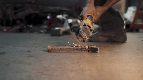 Close-up-of-man-welding,-sparks-flying