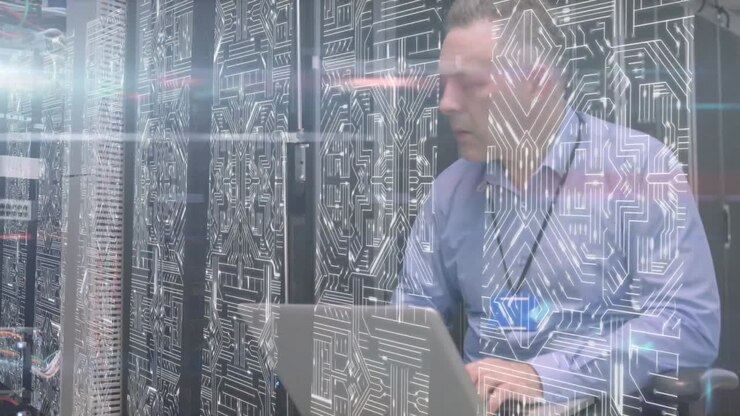 Animation af data med mand, der arbejder på sin bærbare computer