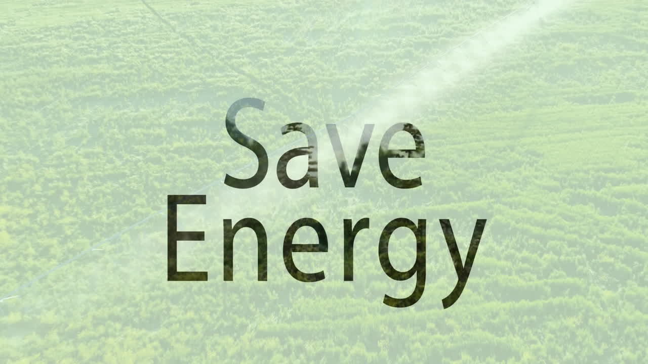 녹색 숲의 공중 사진을 통해 에너지 절약 텍스트 애니메이션