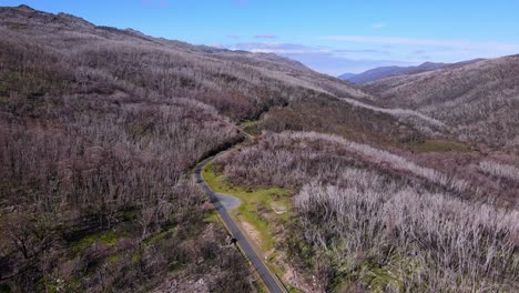 aerial de dead horse gap en el camino alpino en el parque nacional kosciuszko en nueva gales del sur, australia