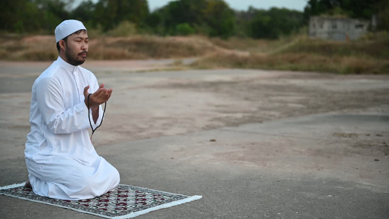 실루 젊은 아시아 무슬림