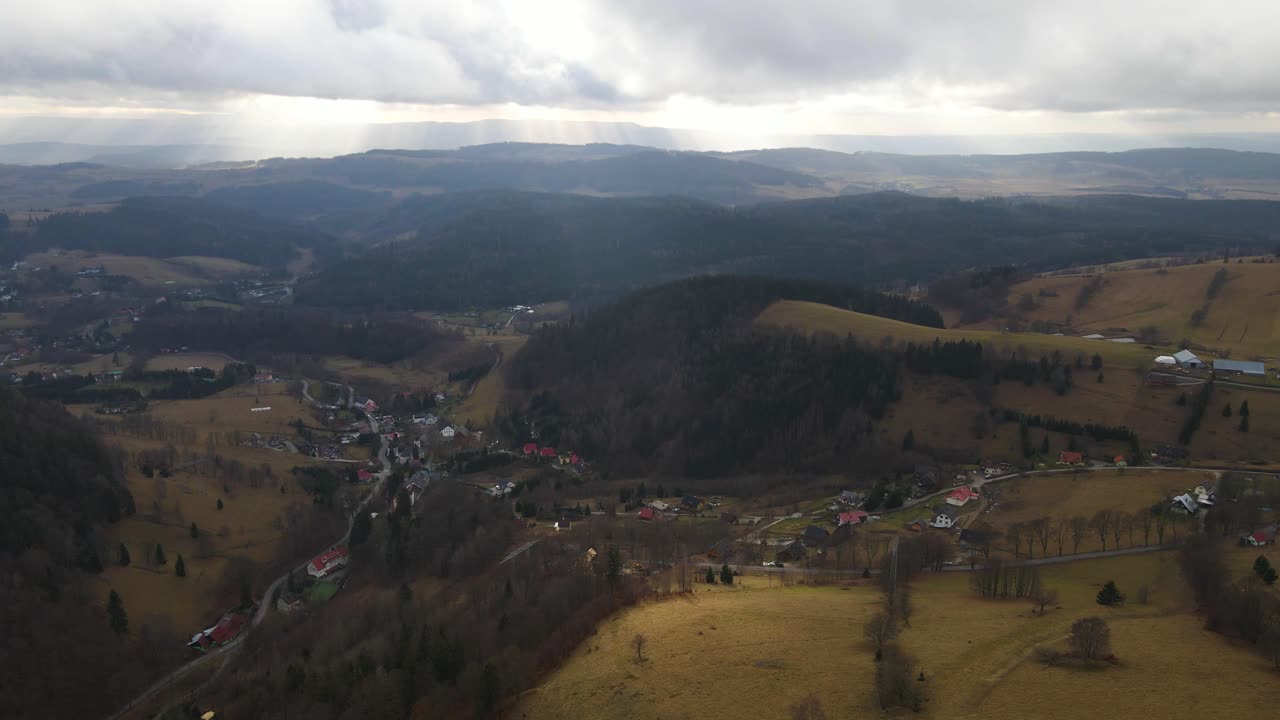 montañas polacas, hermoso clima, disparo de drone