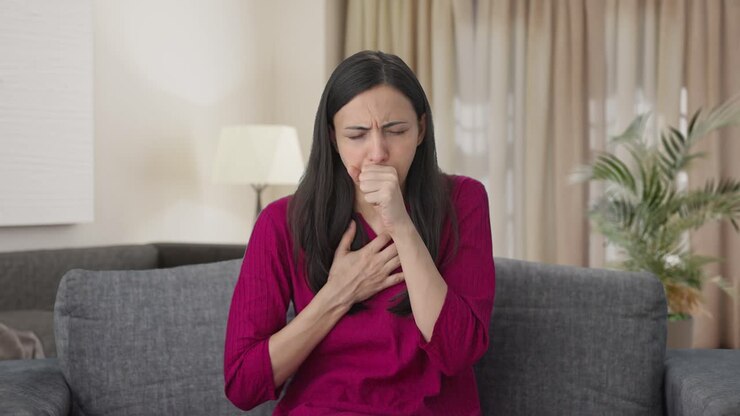 mujer india enferma que sufre de fiebre