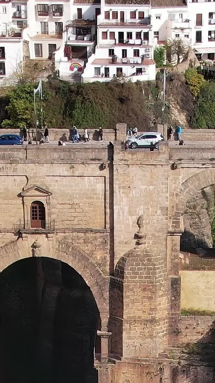 Vista pittoresca del ponte di Ronda a Malaga, Spagna, di giorno