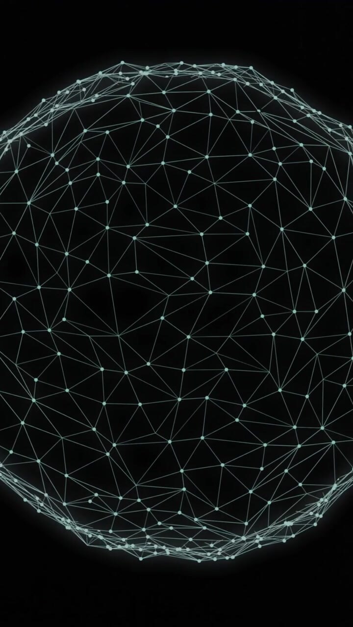 Animazione di una sfera di rete geometrica su una sala server con illuminazione verde