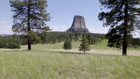 A-drone-shot-of-Devils-Tower,-a-massive,-monolithic,-volcanic-stout-tower,-or-butte,-located-in-the-Black-Hills-region-of-Wyoming